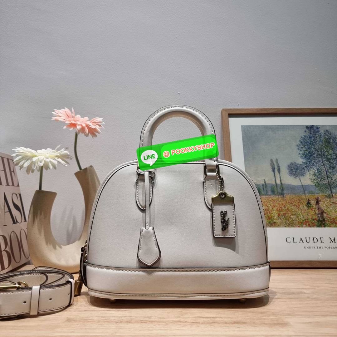 COACH CC411 REVEL BAG ใหม่ล่าสุด พร้อมสวยก่อนใคร กับกระเป๋าทรงโดมรุ่นใหม่ ที่สาวๆอดใจไม่ไหวแน่นอน สวยครบเครื่อง เกินต้านที่สุด รูปทรงคลาสสิค วัสดุหนังแท้เต็มใบ มือจับในตัว เลิศๆกับกุญแจที่ล็อคกันขโมยได้ เปิด-ปิดด้วยซิป ภายในโล่งกว้าง มีสายสะพายครอสบอดี้มา