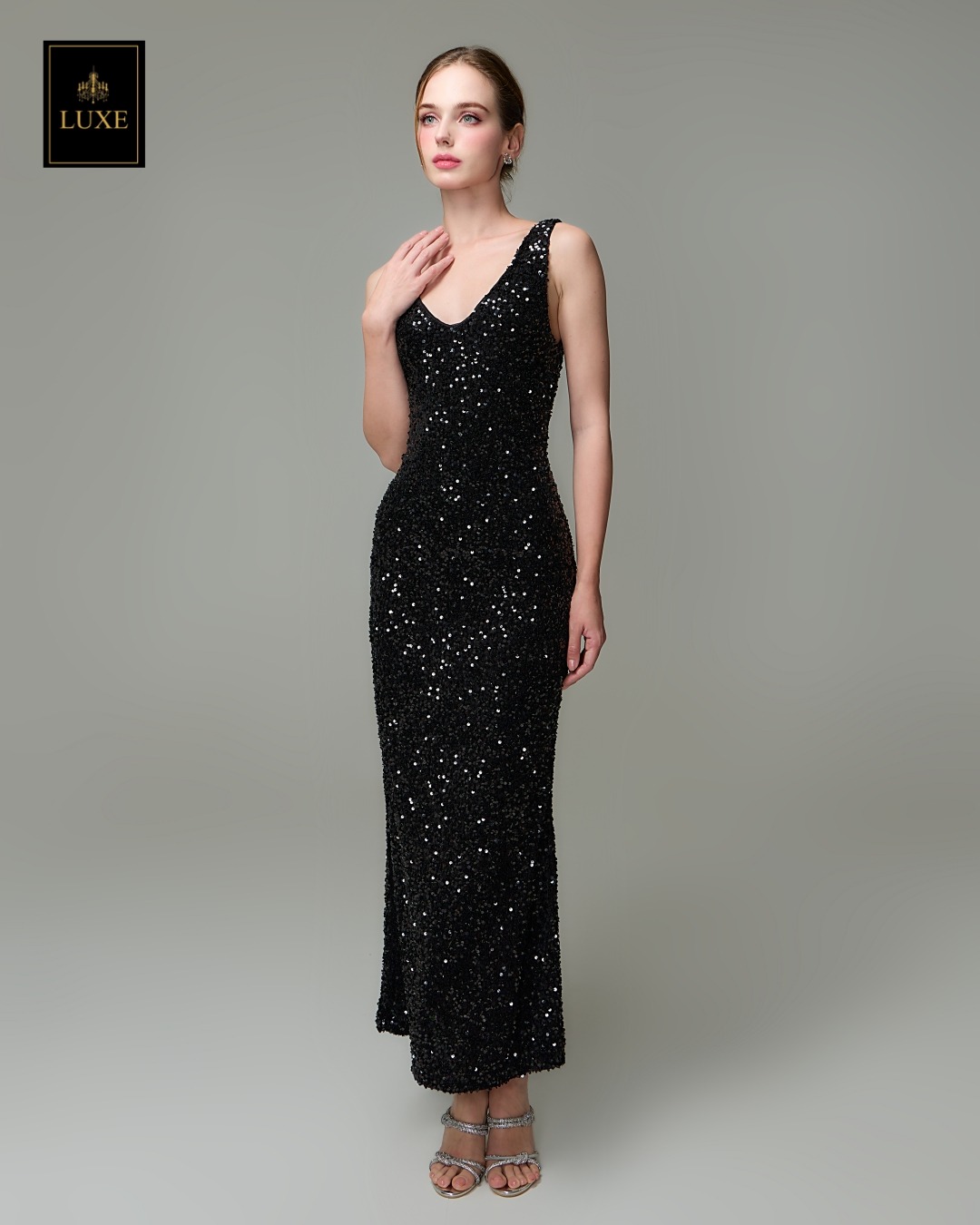 เดรสแฟชั่น เดรสเสื้อคอวีแขนกุด ทรงเข้ารูป