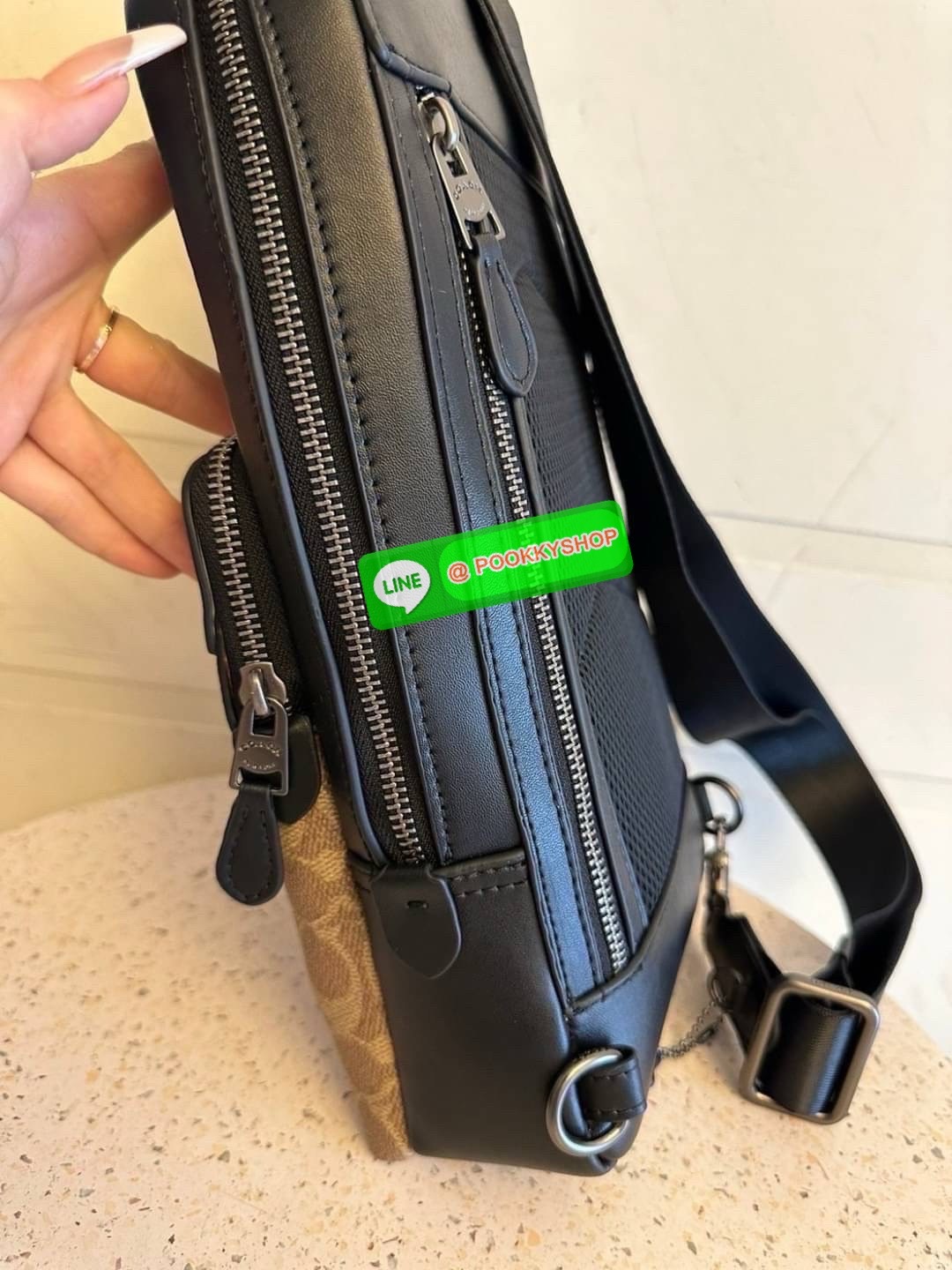 Coach C5331 Signature Gotham Pack กระเป๋า Sling Bag หนังเรียบหรู ใส่ได้ทุกวัน เท่แต่สุภาพในใบเดียว