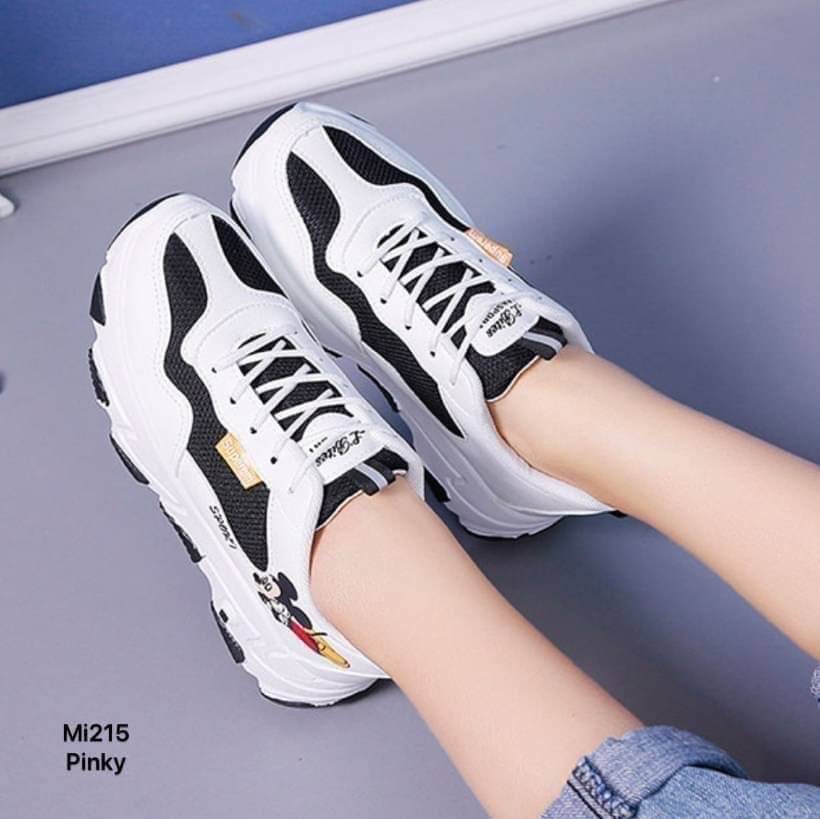 พร้อมส่ง Mi215 รอบ 2 ครบไซส์ ผ้าใบมิกกี้เมาส์ Mi215 งานนำเข้าแบบสวย งานดีมาก แบรนด์ suprem เพิ่มแบรนด์ Mickey ที่สาวๆชื่นชอบมาอีก แบรนด์หนักๆ ในราคาเบามากกก ผลิตจาก pu เกรดดีที่สุด ด้านในบุนิ่ม พื้นนิ่มมาก แต่งสีสวยเด่น ใส่เล่น หรือใส่วิ่งได้ ใส่กับชุดไหน