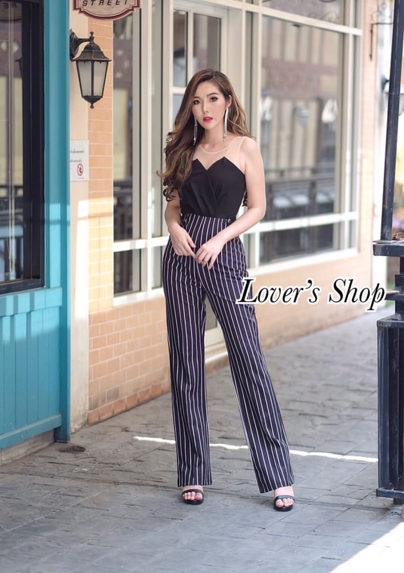 Lover's Shop Teg : Lover’s Shop Brand : LV Detail : จั้มสูทขายาว โทนสีขาวดำสุดคลาสสิค ใส่ได้หลายลุค เรียบกรูดูผู้ดี ช่วงอกทรงป้ายจับจีบ ช่วงเอวแต่งกระดุมช่วงกางเกงเป็นลายทางลง ใส่แล้วแลดูขายาวหุ่นดี งานสวยเป๊ะ ไฮโซ ใช้ผ้าหนาเป็นทรงสวย ผ้าไม่เหี่ยว เป