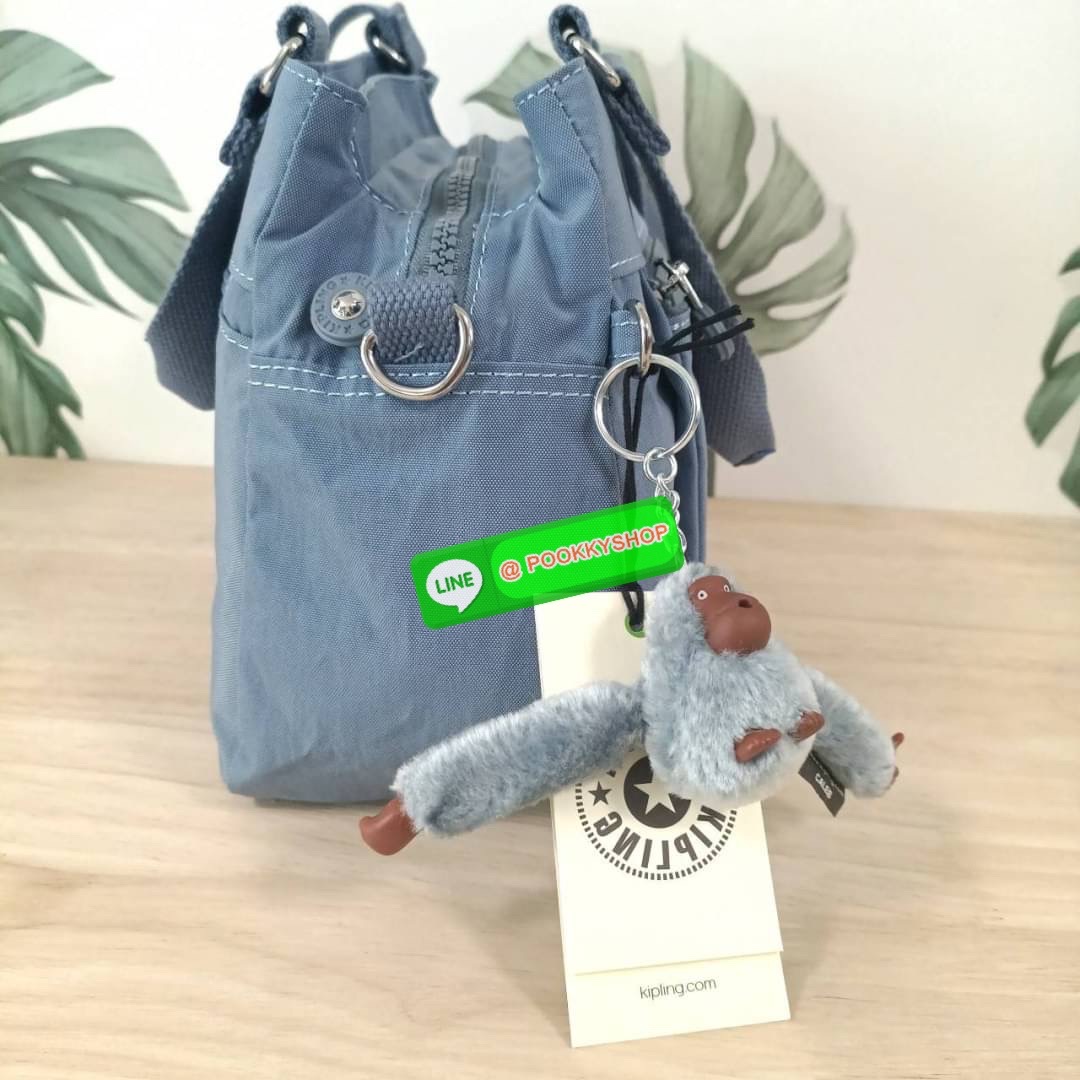 Kipling Damen Orelie Henkeltasche handbag กระเป๋าถือหรือสะพาย ขนาดกลาง วัสดุ Nylon 100% หูถือสูง 7 นิ้ว สายสะพายยาว 126ซม. มีช่องแยกใช้งานหลายช่อง ประกอบด้วย -ด้านหน้า ช่องซิปลึกถึงฐานกระเป๋า -ด้านหลัง ช่องซิปลึกถึงฐานกระเป๋า -ช่องใช้งานหลักด้านใน 3 ช่อง