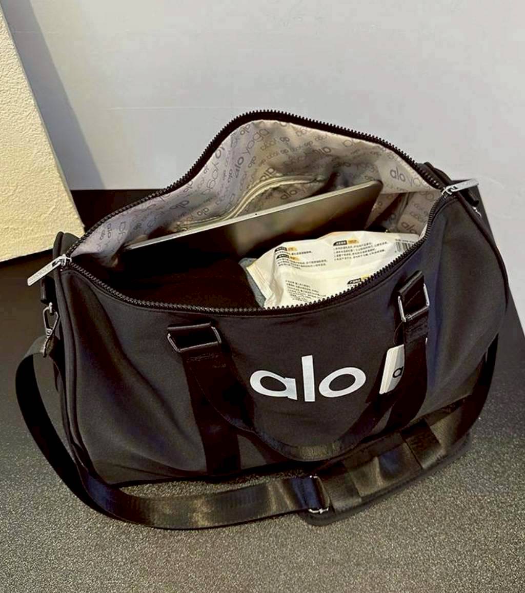 กระเป๋าเดินทางใหญ่ 𝗮𝗹𝗼 ในจีนรีวิวดีมาก งานตรงปก เนื้อผ้าดี ใบใหญ่จุใจ สะพายไปเที่ยว ออกทริป