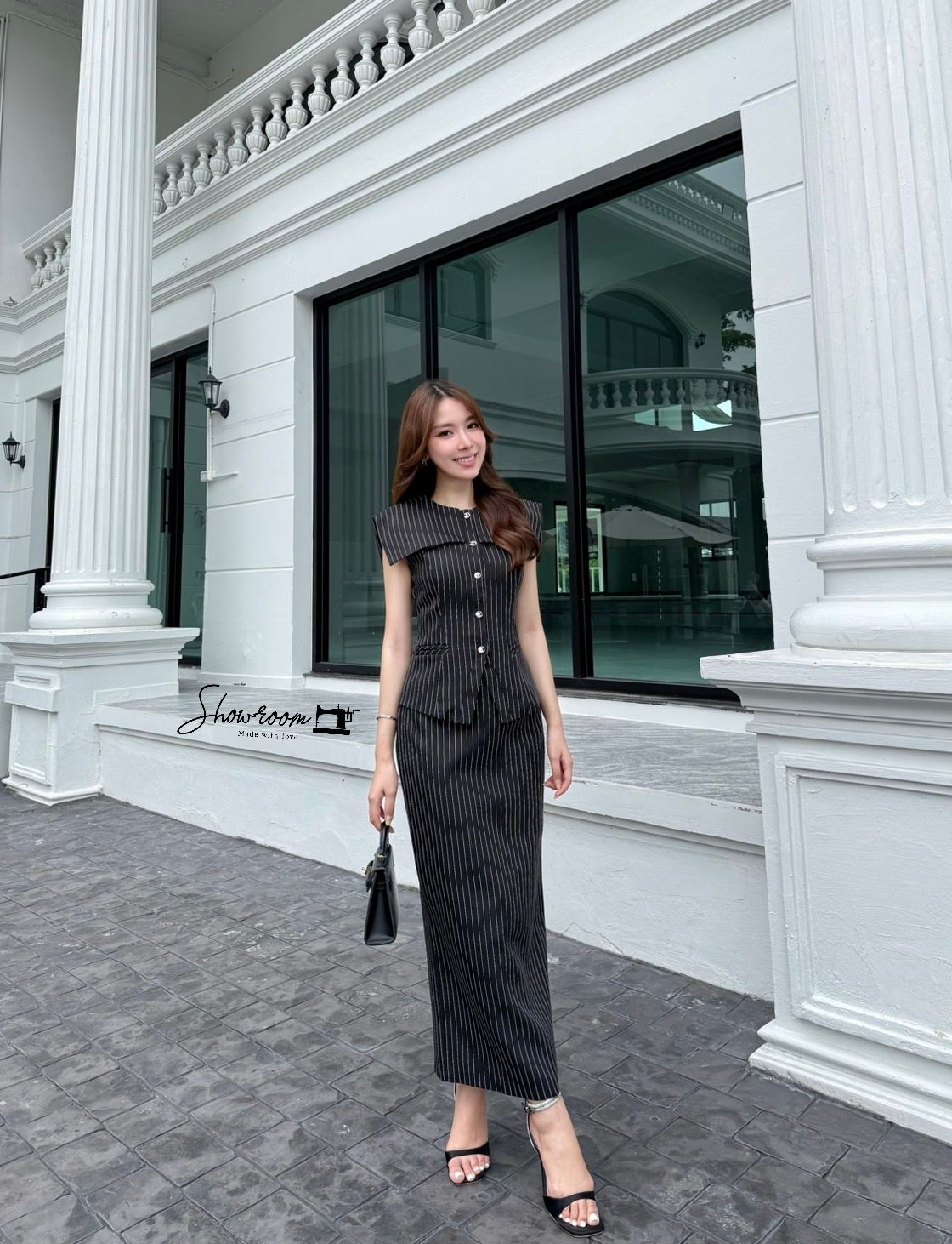 ชุดเซทแฟชั่น เซ็ตเสื้อ+กระโปรงลายทาง ตัวเสื้อดีไซส์เรียบหรู กระโปรงทรงพอดีตัว