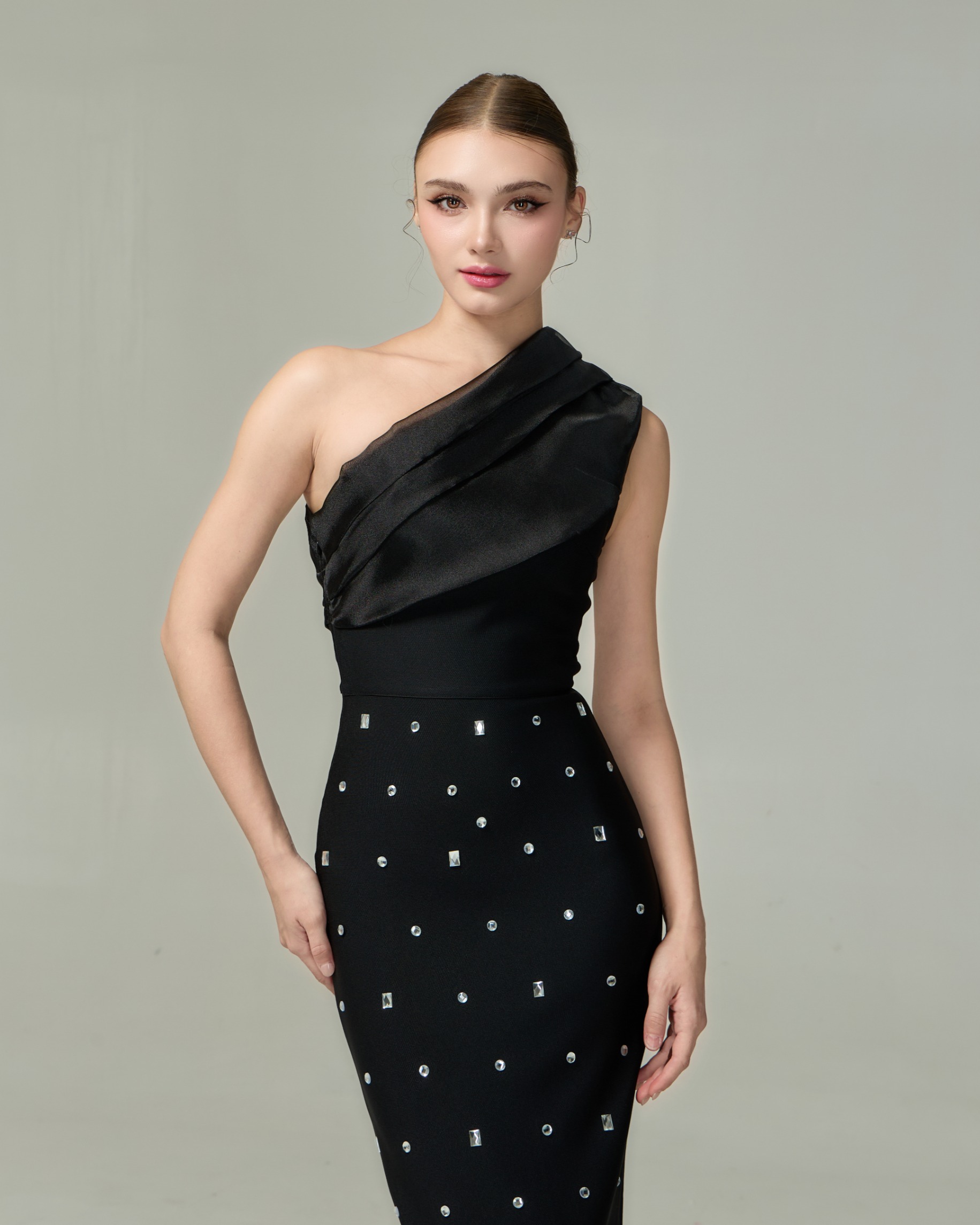 เดรสแฟชั่น เดรสเสื้อไหล่เดียว กระโปรงยาวทรงเข้ารูป