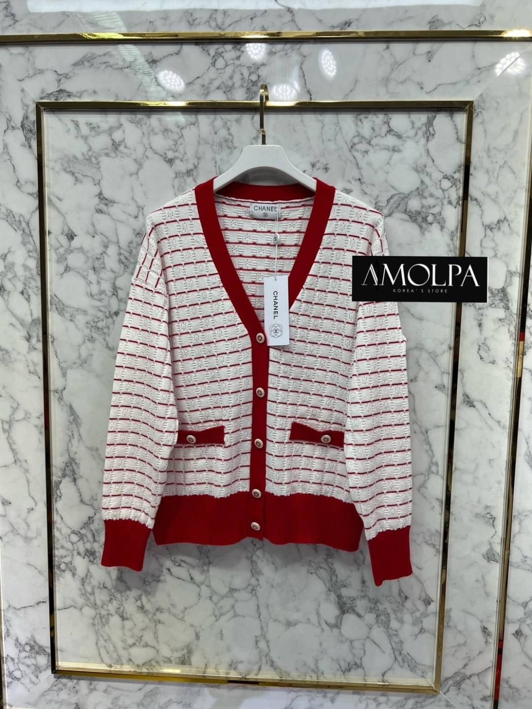 CARDIGANS CHANEL KNIT SS22 งานสวยยยยยสุดดด ปังงง ชนช๊อป สวยจี๊ดดดด .... พร้อมส่ง!! CARDIGANS CHANEL KNIT 2022SS เนื้อผ้าดีม๊ากกกก ผ้าใส่สบายมากกกก ห้ามพลาดเลยนะคะ ใส่สบายสุดๆ !! งานสวยงานดีต้องแบรนด์AMOLPA เท่านั้น !!