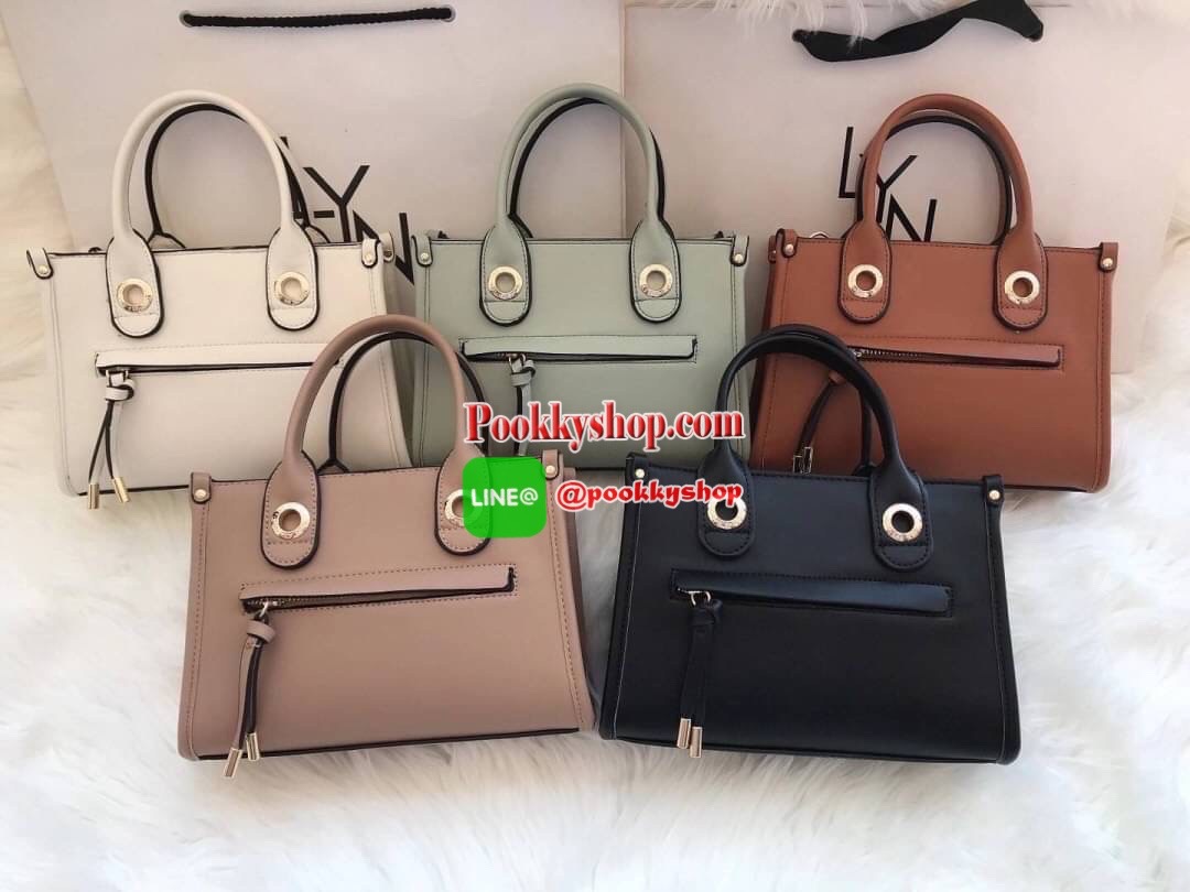 LYN PALAZZO M HANDBAGS กระเป๋าถือและสะพายข้าง เรียบหรู พร้อมสายยาวปรับได้ ใช้งานทุกโอกาส ด้านในใส่จุ