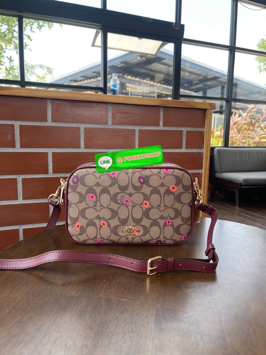 Coach JES CROSSBODY IN SIGNATURE CANVAS (COACH C5800) WHITE FLOWER PRINT /BLACK BROWN MULTI/LIGHT GOLD Product details | Signature coated canvas with smooth leather details| Inside multifunction pocket| Double zip closure, fabric lining| Outside slip pock