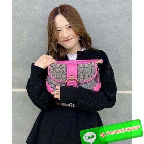 🌟NEW ARRIVAL! วินเทจสุดๆ ใช้กี่ครั้งก็ไม่เบื่อ สวยมากๆค่ะ COACH THE SOHO FLAP LIMITED RE-EDITION!! 💌พร้อมส่ง มาค่าห้ามพลาดคลาสสิค แมทได้กับทุกชุด! 📌รุ่นนี้ต้องมีป้ายแบรนด์Limitedห้อยมาด้วยนะคะ วัสดุJacquard +หนังแท้สวยงาม เปิด-ปิดก