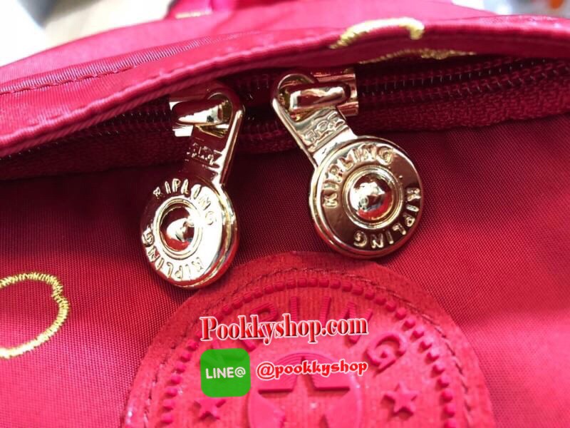 Kipling Disney's Backpack collection สุดน่ารักจากแบรนด์ kipling ขนาดกำลังน่ารักพอเหมาะสำหรับใส่ของระหว่างวัน และช่องจัดเก็บอีกหลากหลายรูปแบบ ดีไซน์สวยนับเป็นอีกหนึ่งกระเป๋าเป้ที่พร้อมให้คุณได้สะพายออกไปข้างนอกได้ทุกวันอย่างมั่นใจ เพราะแมทช์เข้ากับทุก