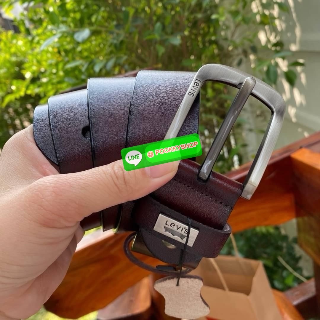 Levi’s Belt set ชุดเข็มขัดที่มาแบบfull set สามารถส่งมอบเป็นของขวัญสำหรับคุณผู้ชาย หัวเข็มขัดอะไหล่เงินรมควันสามารถหมุนได้ สลับใช้ได้ทั้งสองด้าน เสมือนซื้อ1ได้ถึง2สไตล์ ความยาวสายรวมหัวเข็มขัด 50นิ้ว มาพร้อมที่เจอะรูเข็มขัดค่ะ