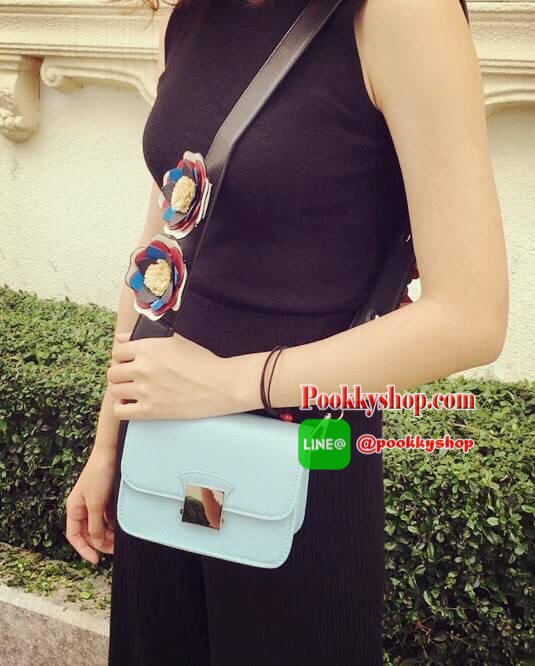 Don't Miss! Best Seller! ZARA CROSSBODY WITH 2STRAPS กระเป๋าถือหรือสะพายทรงคลัชรุ่นยอดนิยมวัสดุหนัง Saffiano อยู่ทรงสวยหรูสไตล์ PRADA แข็งแรงทนทาน ดีไซน์เก๋ไม่ซ้ำใคร เปิดปิดด้วยตัวล๊อคเอกลักษณ์ของ ZARA ภายในมีโลโก้ สามารถใส่มือถือ iphone7+ ได้ โดดเด่