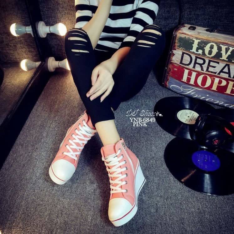 แบบใหม่พร้อมส่ง รองเท้าผ้าใบหุ้มข้อนำเข้าเสริมส้น Style Converse วัสดุผ้าแคนวาส ส้นPU มีซิปด้านข้างใส่ง่าย ทรงสวยฮิตขนาดนี้ รีบจองกันนะคะสาวๆ