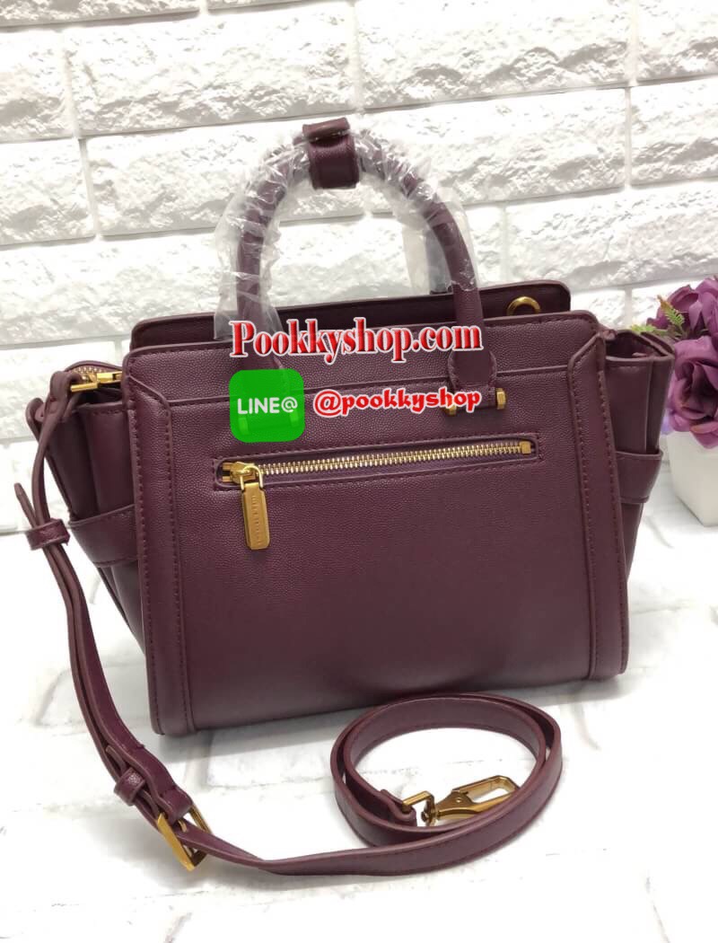 ลายหนังคาเวียร์ อะไหล่ทองคลาสสิค ปี 2018 ✔️พร้อมเฉดสีใหม่ปี 2018 New arrival !!! CHARLES & KEITH BAG Best Seller!!! พร้อมส่งค่ะ....กระเป๋าถือและสะพายข้าง ทรงสวยเก๋ หนังคาร์เวียตัดขอบหนังเรียบด้านข้างได้อย่างสวยงามค่ะ ด้านหน้าห้อยพวงแบรนด์หรูมาให้ เ