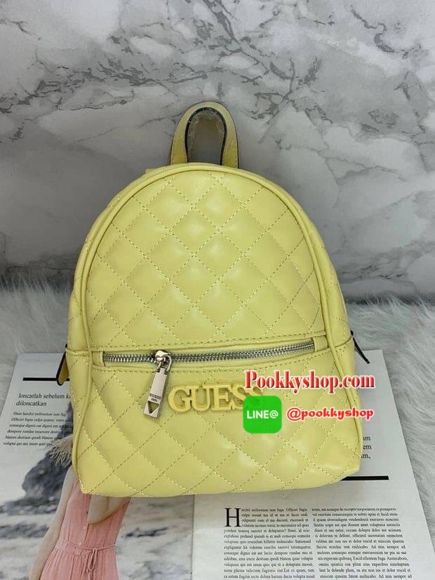 GUESS ELLIANA MINI BACKPACK BAG กระเป๋าสะพายเป้ วัสดุ Saffiano PU คุณภาพดี นิ่ม น้ำหนักเบา ด้านหน้าประดับด้วยโลโก้แบรนด์สวยโดดเด่น มีช่องสำหรับใส่ของด้านหน้า1ช่องใช้งาน ช่องหลักเปิดปิดกระเป๋าด้วยซิปสะดวกใช้ ด้านในโล่งกว้างมีช่องซิปและช่องเล็กสำหรับใส่ของ