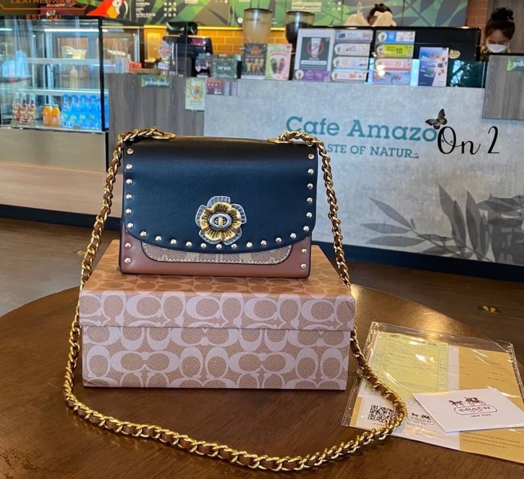 Coach Bag กระเป๋าสะพายcoach ลายcซิกเนเจอร์ เปิดหน้า สายสะพายโซ่ยาวอะไหล่ทอง งานสวยมากค่ะปั๊มทุกจุด
