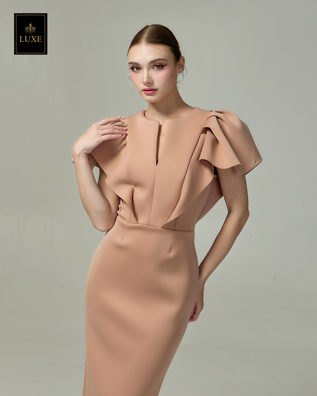 เดรสแฟชั่น เดรสเสื้อคอกลมผ่าหน้า แขนระบาย กระโปรงทรงสอบ