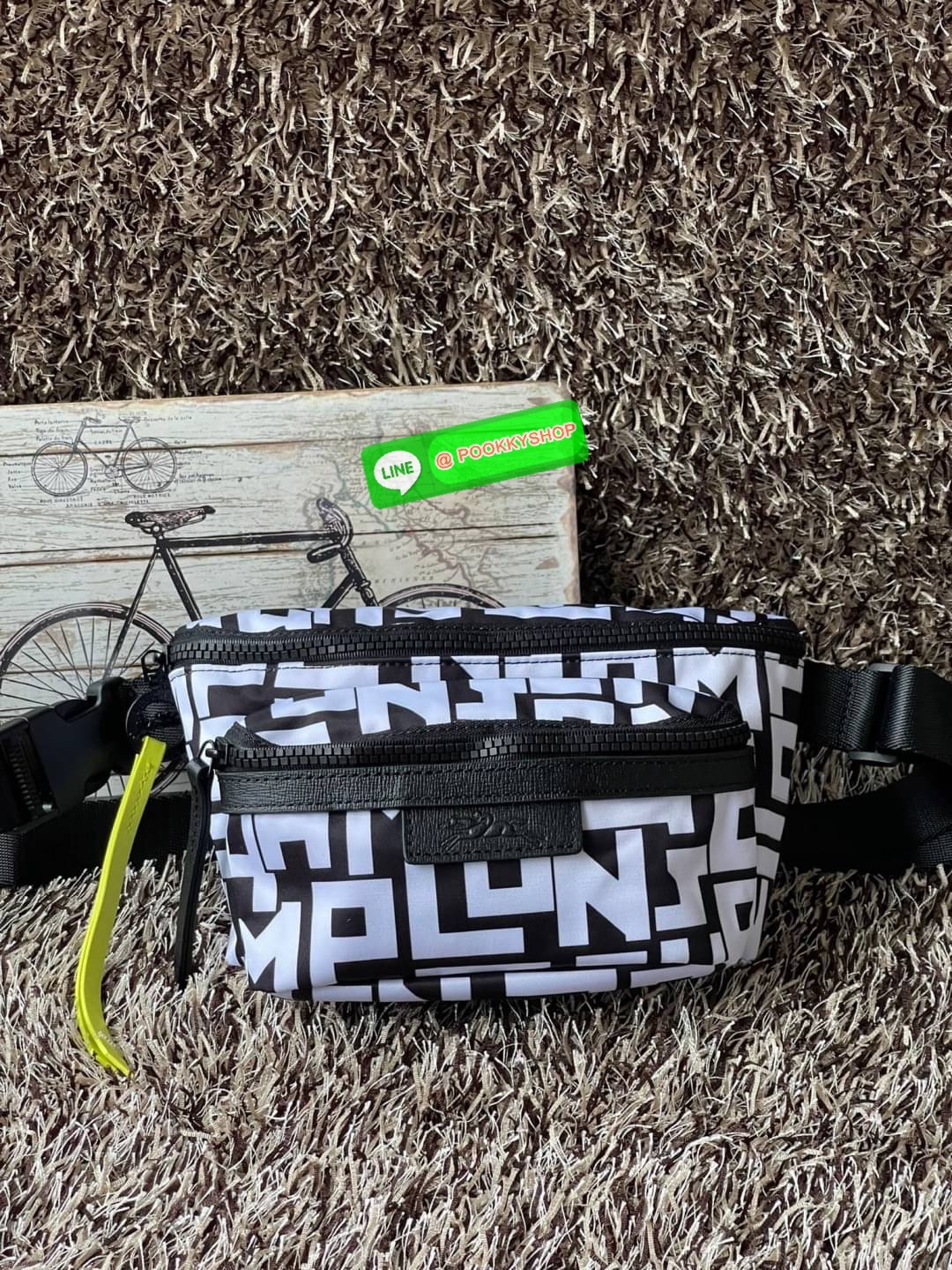 💕LONGCHAMP LE PLIAGE LGP BELT BAG M เท่ห์อย่างมีสไตล์กระเป๋าทรงคาดอกและคาดเอวดีไซน์แนวสปอร์ต เพิ่มความโดดเด่นทันสมัยด้วยลายซิกเนเจอร์ มีช่องซิปที่ใช้งานง่ายช่วยให้คุณหยิบใช้สิ่งของจำเป็นได้อย่างสะดวกและง่ายดาย และผสานสายรัดแบบปรับได้เข้ากับหัวเข็ม