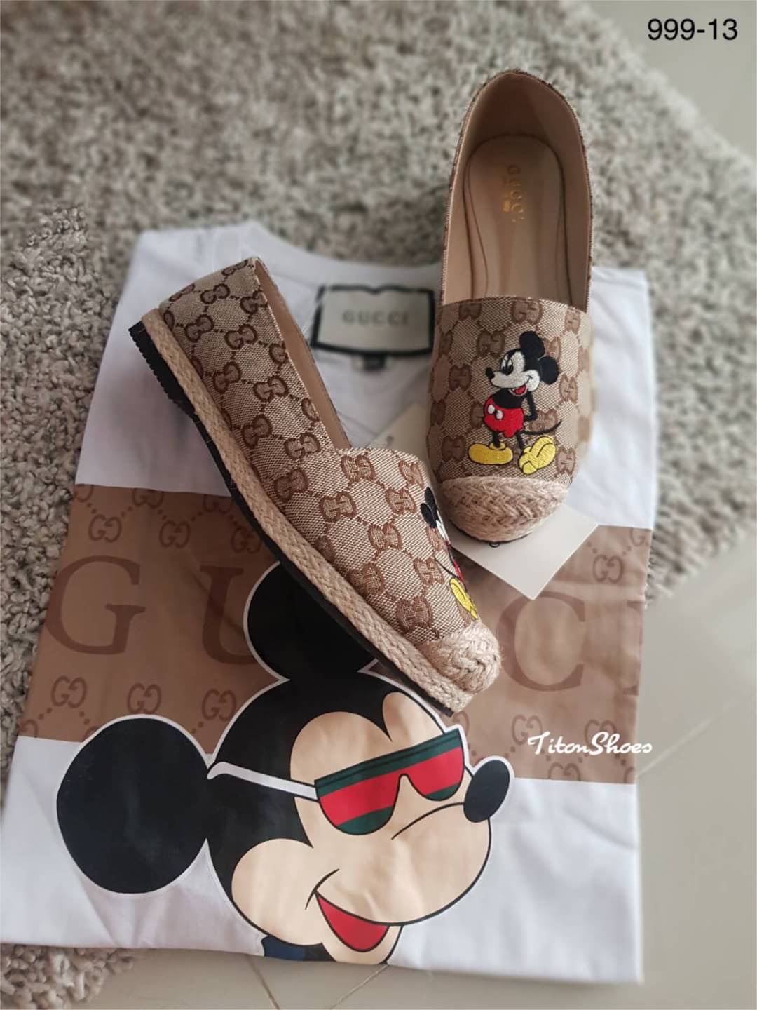 คัชชูงานปั้มแบรนด์กุชชี่พื้นปอถัก ตัวมิกกี้เป็นงานปักแน่นๆงานหนังPu พื้นเรียบ หนังสวยน่ารักได้อีก งานนิ่มใส่สบายไม่บาดเท้า งานเป็นงานคัดเกรดนะคะ ไม่ใช่งานตลาดล่าง