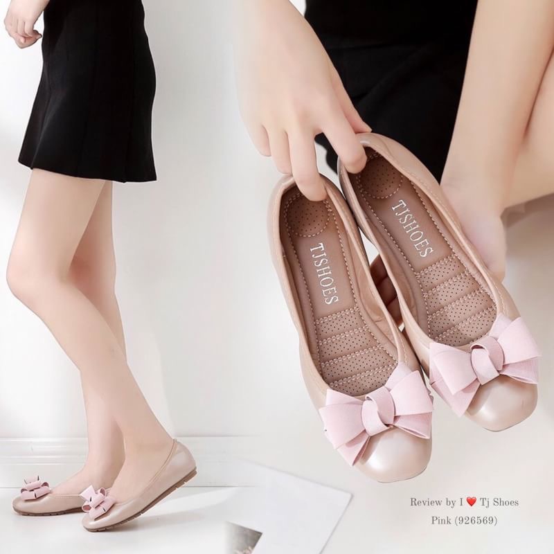 ใครชอบเกร๋ๆน่ารักๆ ใส่นุ่มเบาสบายต้องคู่นี้เลยจร้า พร้อมส่ง รองเท้าคัชชูเพื่อสุขภาพ รุ่นนี้เป็นงานสั่งทำพิเศษใช้วัสดุเกรดดีทั้งคู่ หนังนิ่มมากกกกก ส้นเกรด A น้ำหนักเบา พื้นบุนิ่มมีรูระบายอากาศใส่แล้วไม่อับเท้า ใส่นุ่มเดินสบายเท้ามากๆใส่แล้วปังมว๊ากพูดเลย