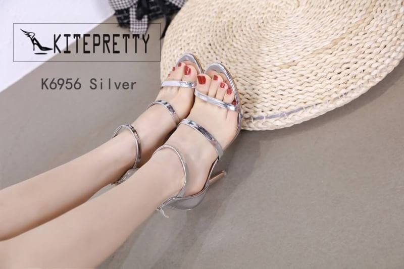 สินค้าพร้อมส่ง รองเท้าส้นสูงเเฟชั่น เเบบใส่สวยรอดทุกชุด ดูดี เเม้ว่าไม่มั่นใจใส่คู่นี้ก็ดูดีขึ้นได้ค่ะ ใส่ออกงาน ใส่ทำงานสวยเเน่นอนค่ะ