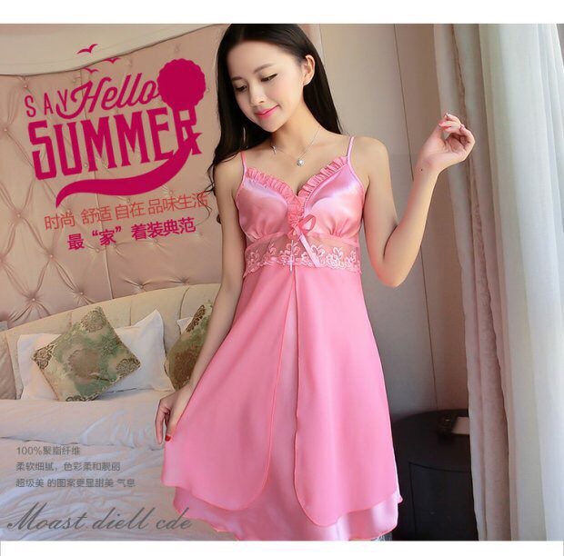 ชุดนอนสายเดี่ยว ชุดนอนซาติน หรูๆ สไตล์คุณหนู หวานๆ สีเบจชมพูกุหลาบ แต่งผ้าซีทรูปักลูกไม้ช่วงต่อใต้อก และกระโปรง สองชั้น แบบน่ารัก สีสวยหวาน น่ากิน มากๆค่ะ