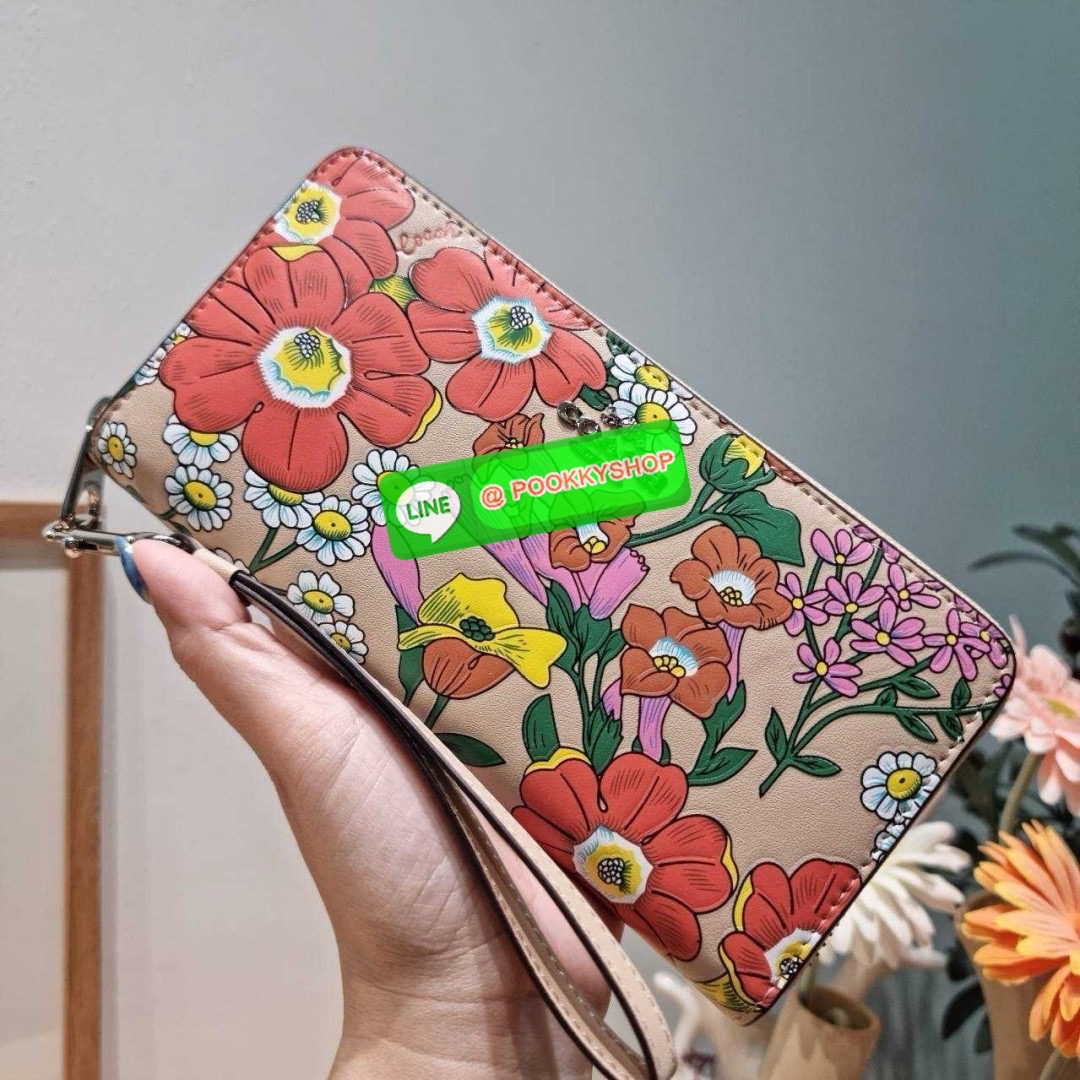 🔆 Model COACH CJ373 LONG ZIP AROUND WALLET WITH FLORAL PRINT 🔆 Details กระเป๋าสตางค์ใบยาว คอลเลคชั่นใหม่ กับดีไซน์ใหม่ ลวดลายดอกไม้สดใสรอบใบโดดเด่น สะดวกใช้งานและขนาดกำลังเหมาะมือมากๆ รูดใช้งานด้วยซิปรอบใบ ภายในแบ่งสัดส่วนไว้อย่างดี มีทั้ง