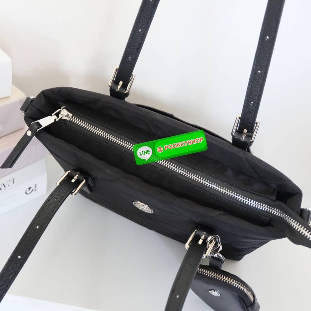 👑รุ่นขายดีล่าสุด กระเป๋า รุ่น COZY ทรง 𝗦𝗛𝗢𝗣𝗣𝗜𝗡𝗚 𝗕𝗔𝗚 size M (กลาง) ที่ผลิตจากวัสดุ Signature ของทางแบรนด์ 𝗡𝗬𝗟𝗢𝗡 𝗡