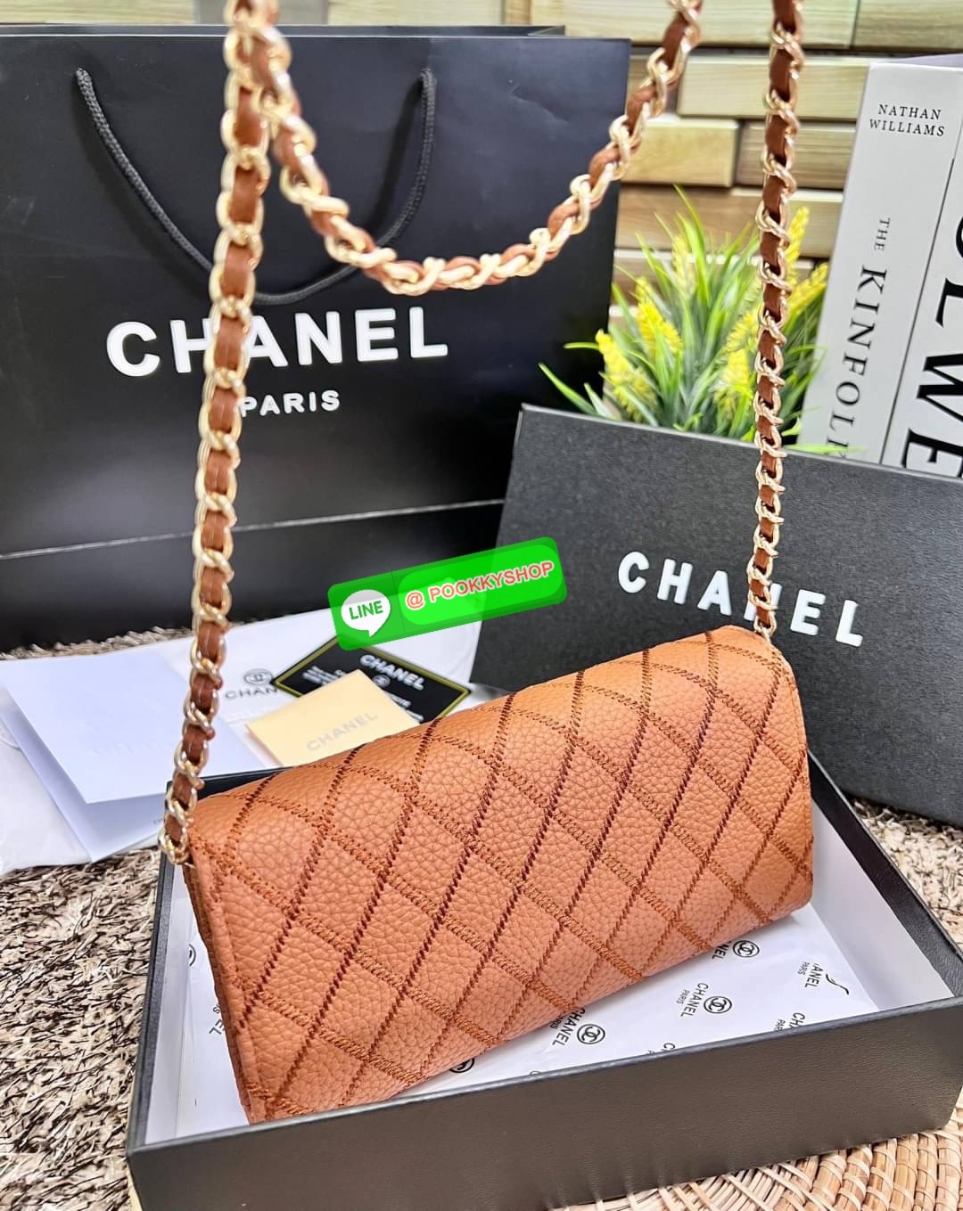 New in! สวยกริปมากๆค่ะ สาวๆที่มีบัตรเยอะๆหรือชอบพกเงินสดเยอะๆ แนะนำรุ่นนี้เลยค่ะ ไม่ผิดหวังแน่นอน CHANEL CHAIN WALLET//CLUTCH BAG ((vip gift ตปท)) พร้อมส่ง บอกเลยน้องสวย ไร้ที่ติเลยค่า! กับกระเป๋าสะพายแบบครอสบอดี้ร์หรือถือแบบคลัทเป็นกระเป๋าเงินเก๋ๆได้เลยค