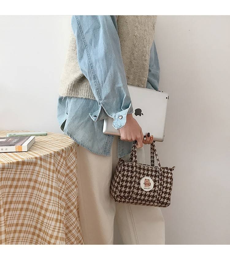 รุ่นใหม่ พร้อมส่ง!!!!!! Bakery Bear bottle bag กระเป๋าถือน่ารักขนฟู มาพร้อมสายสะพายยาวที่ถอดออกได้ ใช้งานได้ตามชอบ