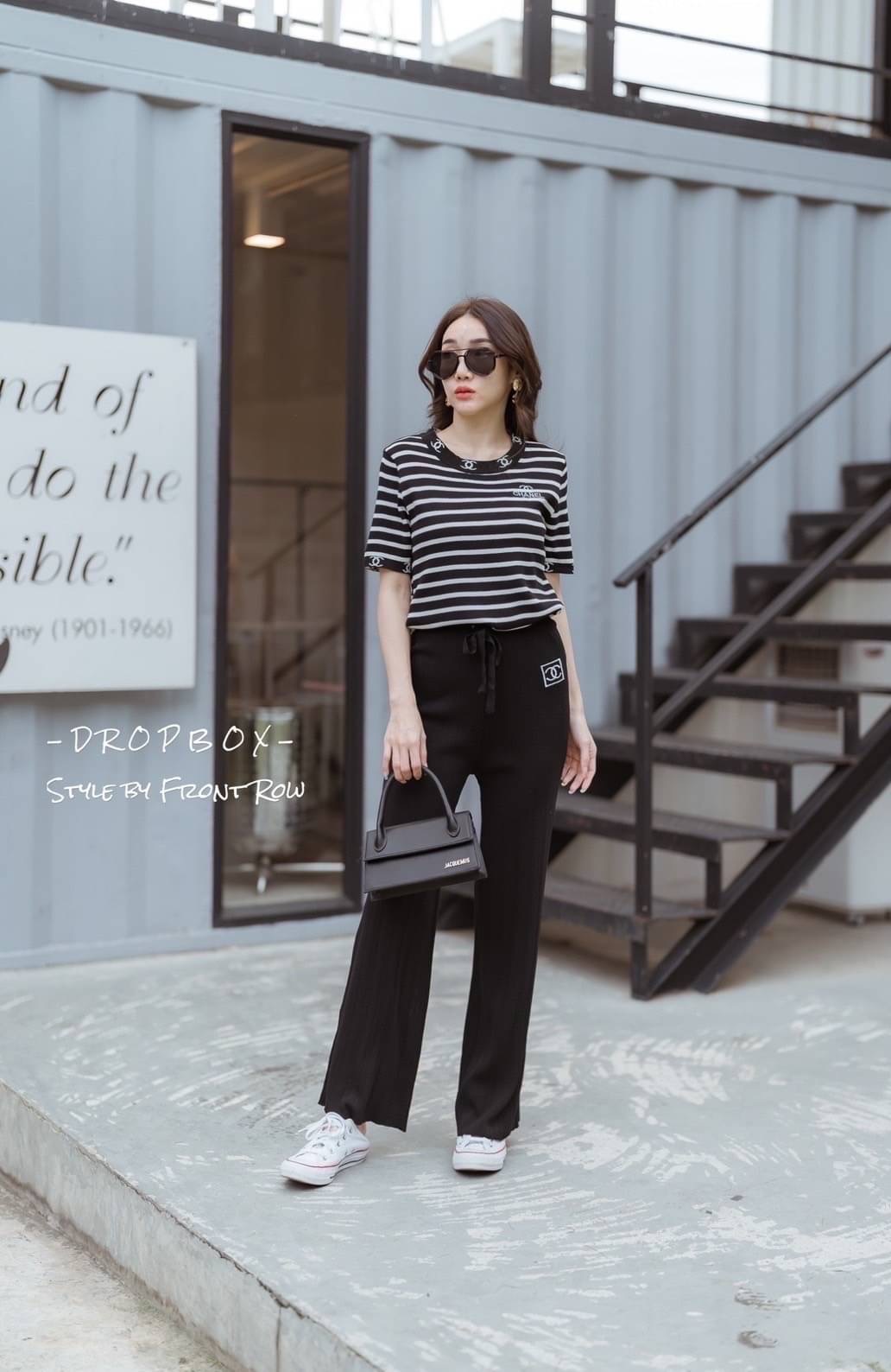 DROPBOX Style by Front Row CC Knitting Set มาคะสาวๆ เซ็ตไหมพรมเสื้อเเขนสั้นทอลายริ้ว และมีโลโก้ cc มาคู่กับกางเกงไหมพรมสีพื้นผ้าร่อง ใส่มาดูสวยแพงมากๆ