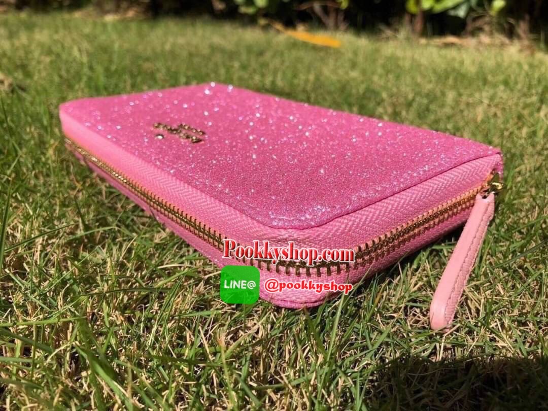 KATE SPADE JOELEY LONG WALLET กระเป๋าสตางค์ใบยาวรุ่นใหม่ล่าสุดหนัง Saffiano สไตล์ PRADA สวยน่าใช้ตัวเนื้อกระเป๋าตกแต่งด้วยกลิทเตอร์ทั้งใบ สวยหรู ภายในมีช่องซิป1ช่อง และช่องใส่บัตรหลายช่อง ใส่เหรียญ บัตรได้เยอะ ตัวจริงสวยน่าใช้มากค่ะ