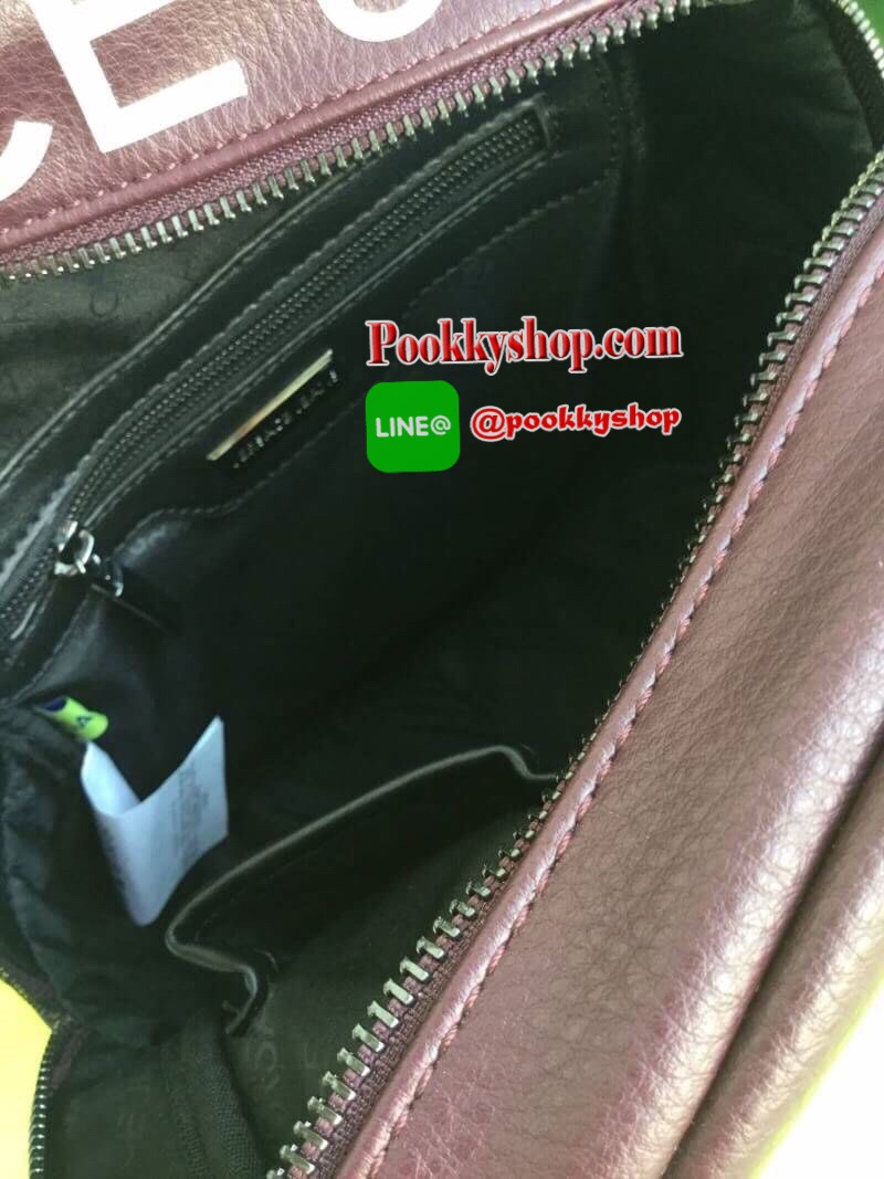VERSACE JEANS BACKPACK BAG (VJ) กระเป๋าสะพายเป้จากแบรนด์ดัง วัสดุ PU คุณภาพดี นิ่ม ด้านในโล่งกว้าง มีช่องซิปหนึ่งช่อง ช่องเล็กใส่ของแยกเป็นสัดส่วน ด้านหน้ามีช่องซิปและช่องใส่มือถืออีกหนึ่งช่อง ซับในลายแบรนด์ รุ่นนี้สามารถสะพายได้ถึง2แบบ ราคาสุดคุ้มค่ะห้าม