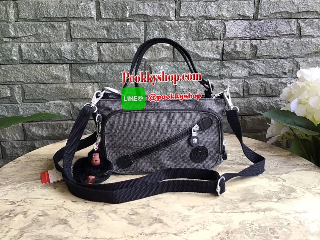 Kipling milos crossbody bag (K13696) กระเป๋าสะพายข้าง crossbody ขนาดกำลังดี มี 2 สาย สายสะพายสั้น ถือเป็นทรงพอรช์(pochette)ถอดเปลี่ยนสลับกับสายยาวได้ มีช่องซิปใช้งาน3ช่อง 2ช่องใหญ่ภายในมีเล็กแยกเป็นสัดส่วน ใส่มินิไอแพค กระเป๋าสตางค์ยาวได้ ด้านหน้ามีช่องซิ
