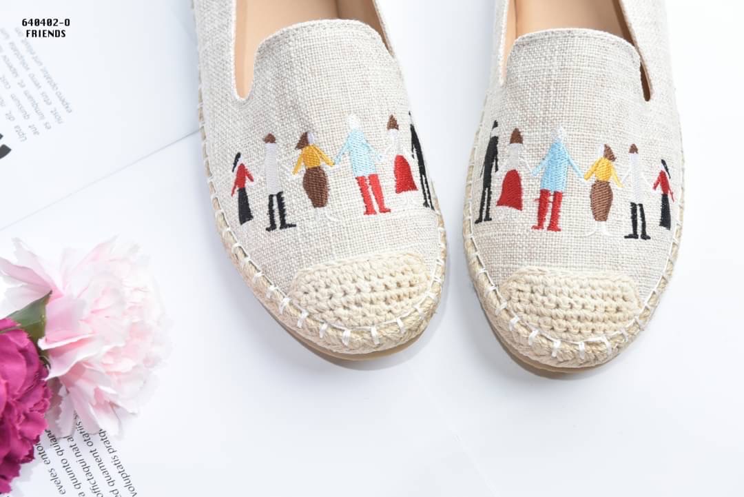 สินค้าขายดี พร้อมส่ง รองเท้า slip on งานขายดีมาแล้วจ้า ขายดีตลอดกาล จะใส่เดินทาง หรือไปเที่ยวก็ได้ค่ะ งานสวย แม่ค้าคอนเฟริม ห้ามพลาดเลยจ้าตัวนี้แนะนำ อย่าช้ารีบเลย