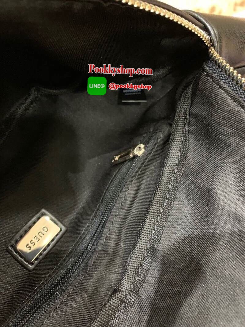 Guess Adjustable belt strap waist bag กระเป๋าทรงคาดอกคาดเอวทรงยอดฮิตแห่งปี ออกมาให้ยลโฉมอีกรุ่นด้วยการใช้งานที่ง่ายและคล่องตัว มีหัวซิปสามเหลี่ยมโลโก้แบรนด์เป็นสัญลักษณ์ ใส่โทรศัพท์มือถือได้ทุกรุ่น สายสะพายปรับได้ฟรีไซส์ สวยดูโฉบเฉี่ยวเอาใจวัยรุ่นเลยคร้า!