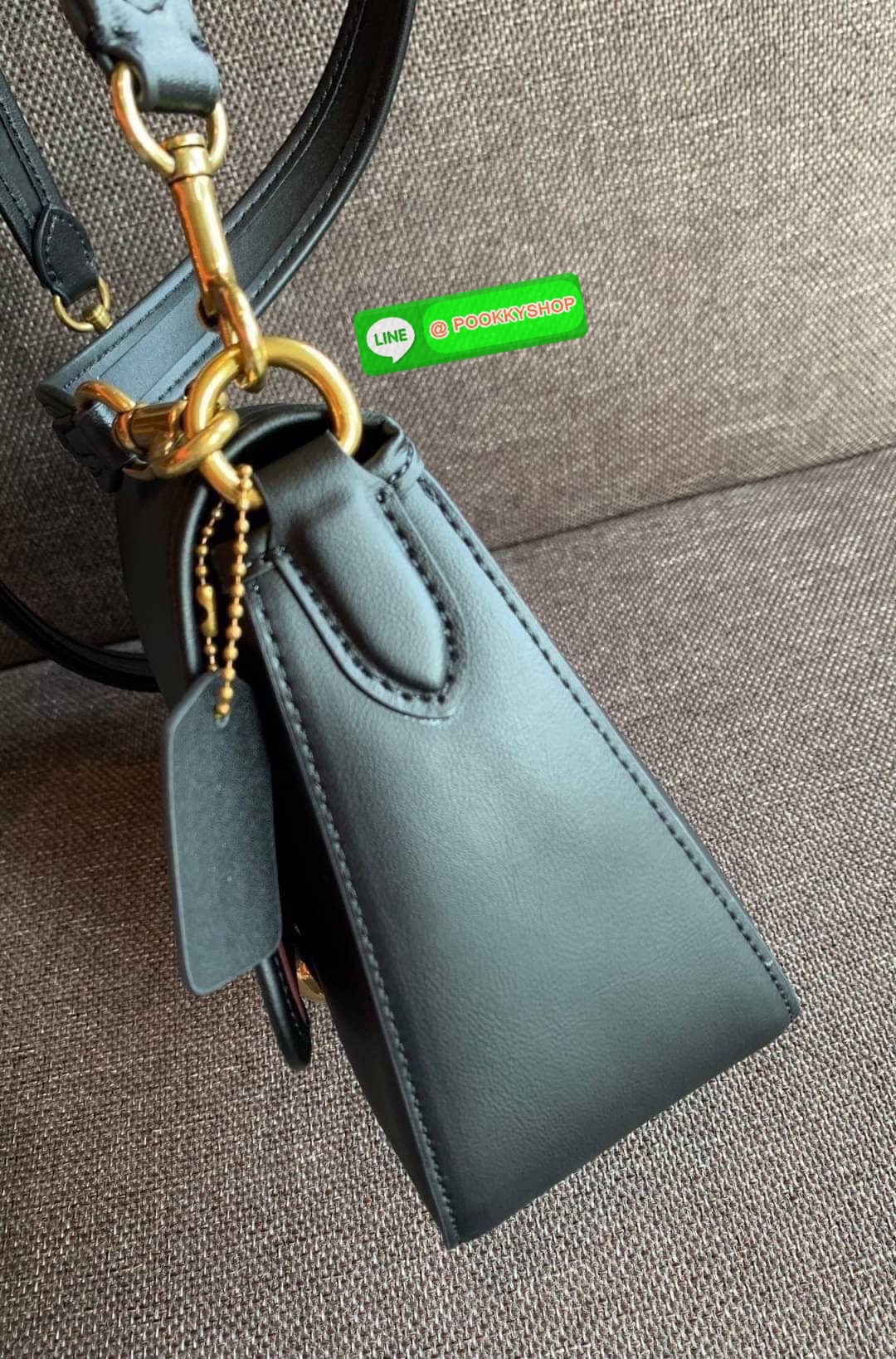 COACH SOFT TABBY SHOULDER BAG ((C4823)) 📣พร้อมส่ง รุ่นฮิต นาทีนี้ที่สาวๆต้องมีค่ะ! สุดคุ้ม! กับกระเป๋าหิ้ว//คล้องไหล่//สะพายข้างได้ หนังแท้เรียบ หรูดูสวยค่ะ เปิดปิดกระเป๋าแบบกระดุมแม่เหล็ก ประดับอะไหล่โลโก้ตัวใหญ่สวยมากๆ ภายในกระเป๋าสามารถใส่กระเป