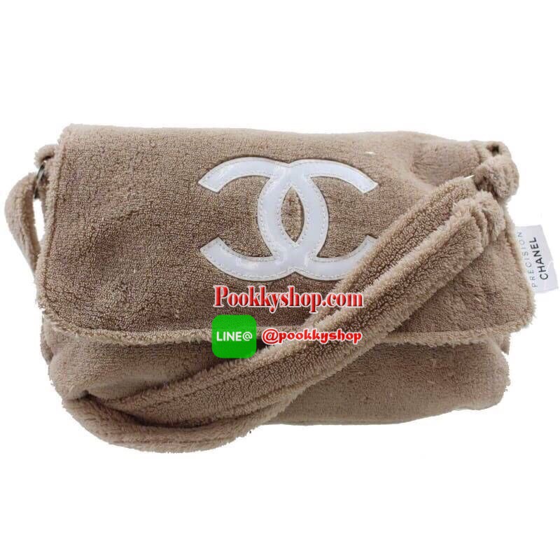 BEST SELLER! Chanel Beaute Crossbody Bag Gift With Purchase (GWP) กระเป๋าสะพายรุ่นฮิตพรีเมี่ยมกิ๊ฟของเเท้จาก Chanel Cosmetic Counter รุ่นแนะนำวัสดุขนวูฟหนานุ่มตัดโลโก้แบรนด์หนังแก้วสวยโดดเด่น น้ำหนักเบา เปิดปิดด้วยฝาปิดกระดุมแม่เหล็ก ขนาดกำลังดีสามารถใส่