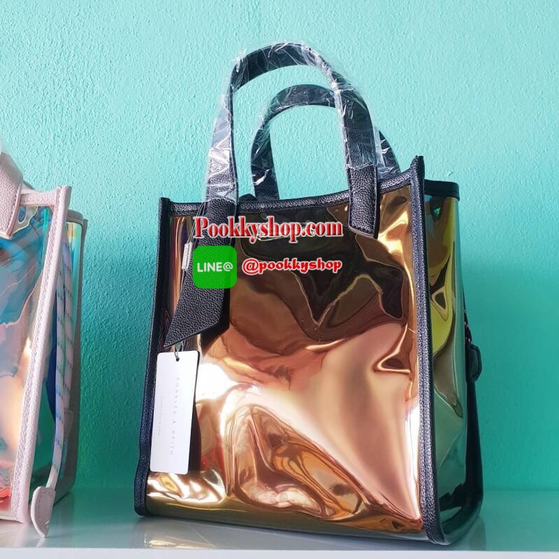 CharlesKeith women neon Color Laser letter transparent handbag CK2-20780531 รุ่นใหม่ชนช้อป สีสันสดใส ดีไซน์แนวใหม่จากแบรนด์ charles&keith วัสดุ pvc ผสมหนัง mix กันได้อย่างลงตัว รุ่นนี้มีทั้งหมด 2 ใบ ใบสั้นและกระเป๋าหูรูดด้านใน งานจริงสวยมว๊ากๆๆ บอกได้คำเด