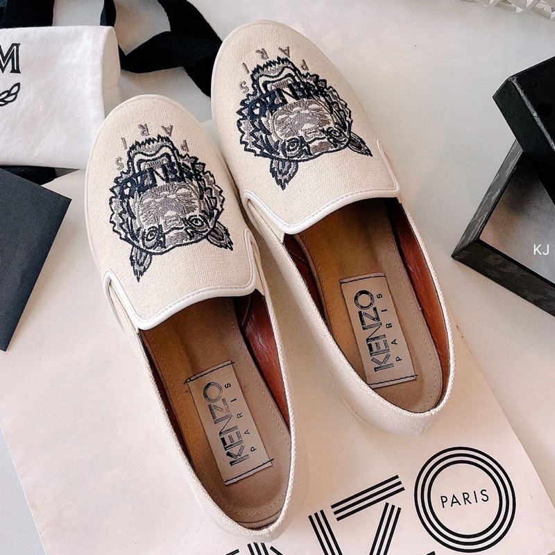 แบบขายดี พร้อมส่ง รีพีทอีกรอบคะ รองเท้าคัทชู Kenzo วัสดุทำจากผ้าแคนวาสปักหน้าเสือ พื้นรองเท้าเป็นยางซิลิโคน ใส่ดีน่ารัก