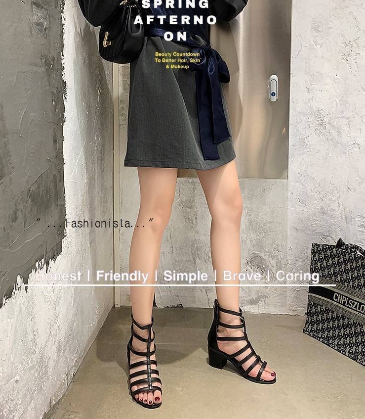 สินค้าล็อตใหม่มาถึง พร้อมส่งแล้วค่ะ NEW OPEN TOES ROMAN SANDALS SHORT BOOTS งาน Premium-Quality รุ่นขายตลอดกาล ดีหมดไวมากค่ะ!!! รองเท้าหนังสานทรงสั้นสไตล์โรมัน วัสดุ PU เนื้อหนาคุณภาพดี Cutting แน่นทรงสวยมาก ถอดใส่ง่ายด้วยซิปหลัง ส้นใหญ่สูง 2.5" สโลป