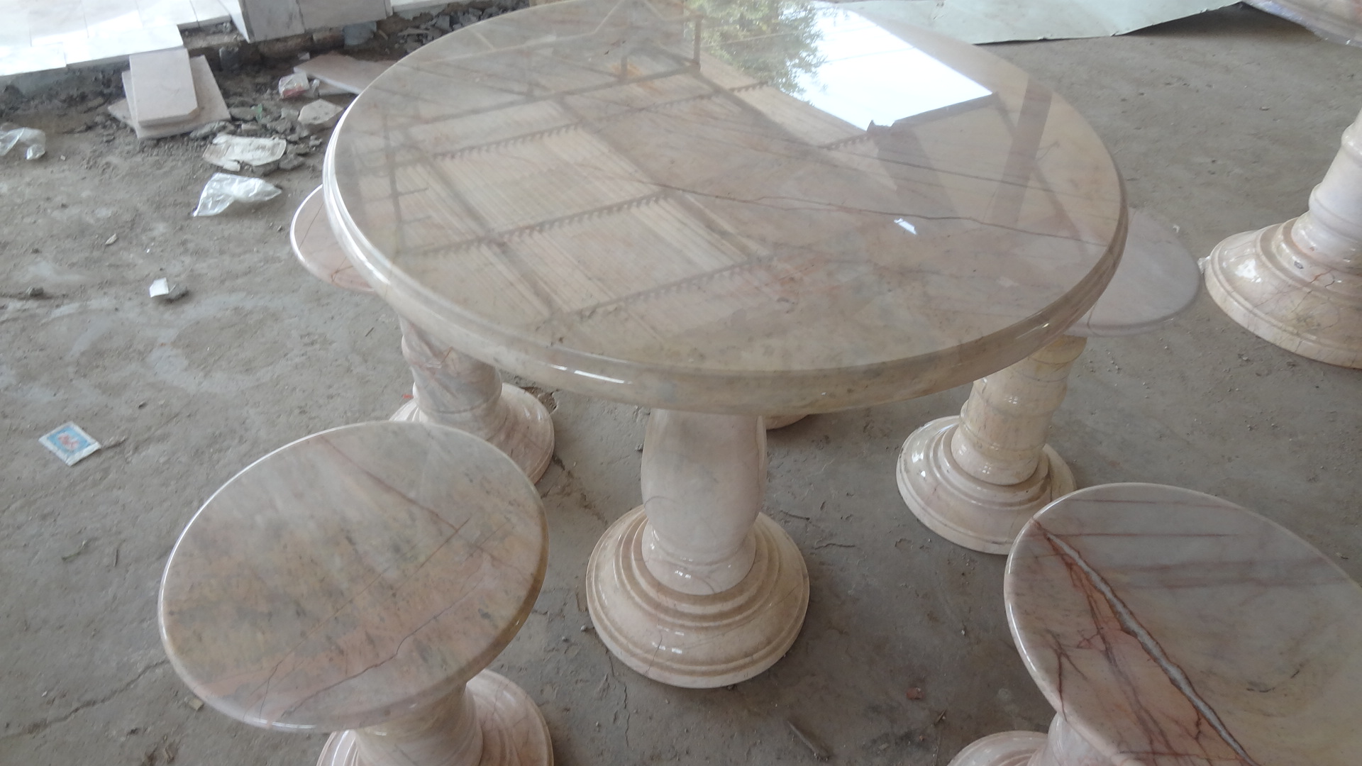 โต๊ะหินอ่อนขนาด 100 เซนติเมตร เก้าอี้ 5 โต๊ะสูง 80 เซนติเมตร