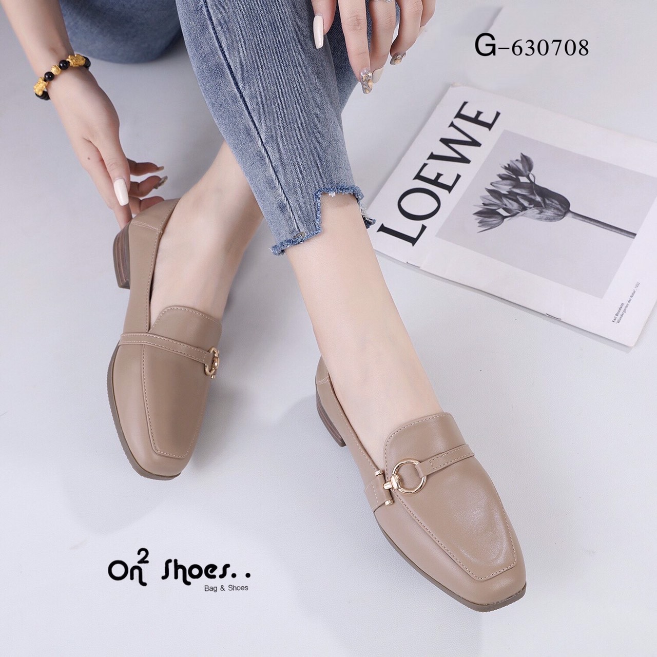 รองเท้าคัชชูทรง Loafers สไตล์แบรนด์หน้าประดับอะไหล่ทองพื้นซัพพอร์ตใส่สบาย มีกันลื่นทรงสวยใส่เข้ากับชุดได้ง่ายทั้งชุดทางการและชุดแฟชั้นอัพชุดสวยใหัดูดีขึ้นด้วยค่ะ