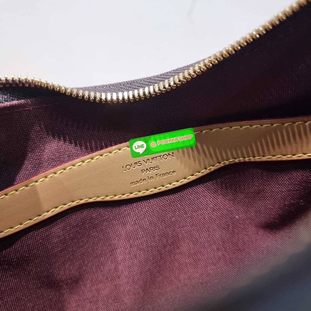 LV boulogne bag กระเป๋าสะพาย ดีไซน์คลาสสิครุ่นสุดปัง ขนาดกำลังดี ใช้งานได้สะดวกคล่องตัว วัสดุหนังแคนวาสทนทาน ปากกระเป๋ามีซิปเปิดปิด ภายในโล่งกว้าง ใส่ได้ทั้งกระเป๋าสตางค์ใบยาว มือถือ ของจำเป็นต่างๆ มาพร้อมสายสะพาย ปรับได้ตามชอบ และสายโซ่คล้องไหล่อีกหนึ่งเ