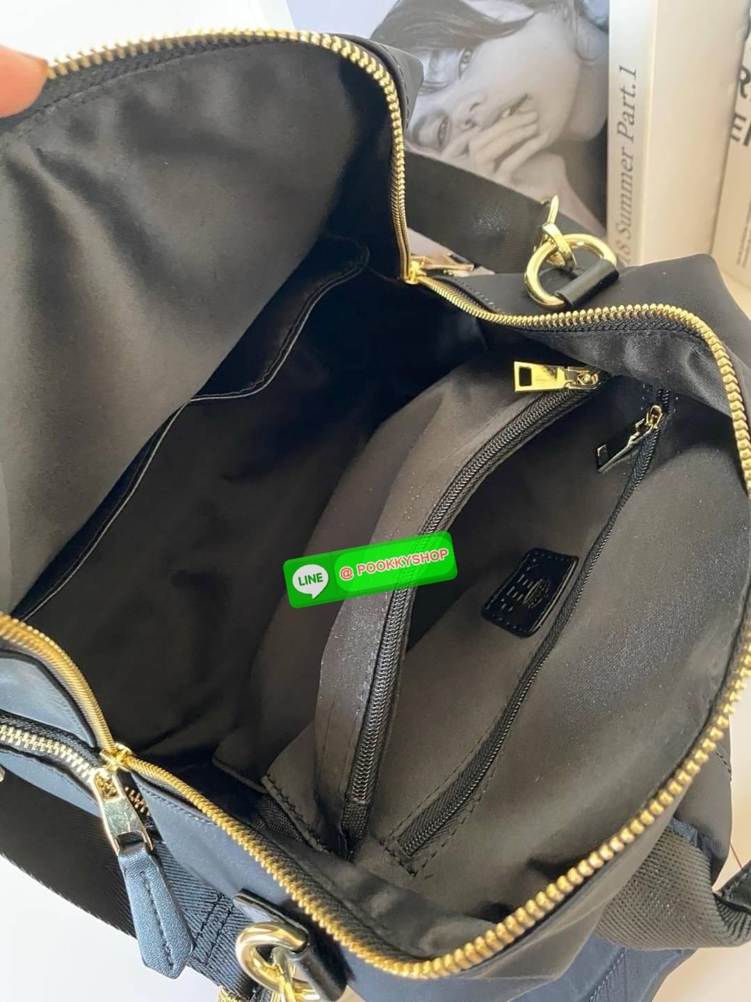 สินค้าขายดี มีสีใหม่มาเพิ่มค่า กระเป๋าเป้จากแบรนด์ KEEP เป้ รุ่น KATE กันเลยน๊า ~ ตัวกระเป๋าขนาดกำลังดี ทำจากไนล่อนนาโนตัดกับหนังไมโครไฟเบอร์ลายเรียบ ด้านหลัง สายสะพายยาว ซับในด้วยฟองน้ำนิ่มๆ ไว้ซัพพอร์ตไหล่ตอนสะพาย ทรงนิ่มไม่แข็งทื่อเวลาสะพายน้า และ ยังม