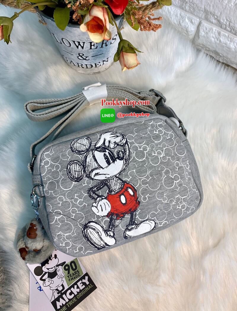 New arrival Kipling Mickey Plus Veni Crossbody Bag >>kipling factory oem HK ✔️1ในคอลเลคชั่น 90 ปี มิคกี้เม้าส์ ค่ะ ✔️พร้อมส่งที่ไทย ไม่ต้องรอพรี !! ✔️กระเป๋าสะพายครอสบอดี้ร์//สะพายข้าง ใบขนาดกำลังดี น่าใช้มากๆค่ะ ✔️แต่ละส