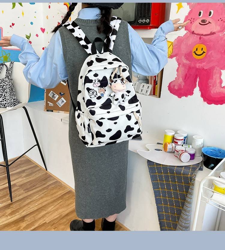 รุ่นใหม่ พร้อมส่ง!!!!!!! Angus backpack ต้อนรับปีวัวกับเป้น้องวัวแองกัส รุ่นนี้แถมฟรี! เข็มกลัด3ชิ้นตามภาพ และพวงกุญแจตุ๊กตาวัวทุกใบ