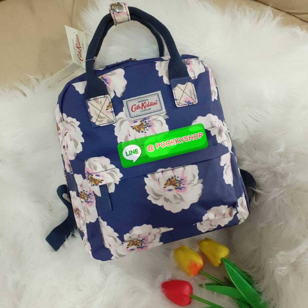Best Seller !! Cath Kidston Multi Strap Backpack กระเป๋าสะพายเป้รุ่นมินิ แบรนด์ดังสไตล์วินเทจสุดฮิต วัสดุ Canvas เคลือบกันน้ำสามารถเช็ดทำความสะอาดได้ เปิดปิดด้วยซิปสะดวกใช้ ด้านหน้าประดับโลโก้แบรนด์ พร้อมช่องซิปด้านนอกใส่กระเป๋าสตางค์ มือถือได้ ด้านในมีช่
