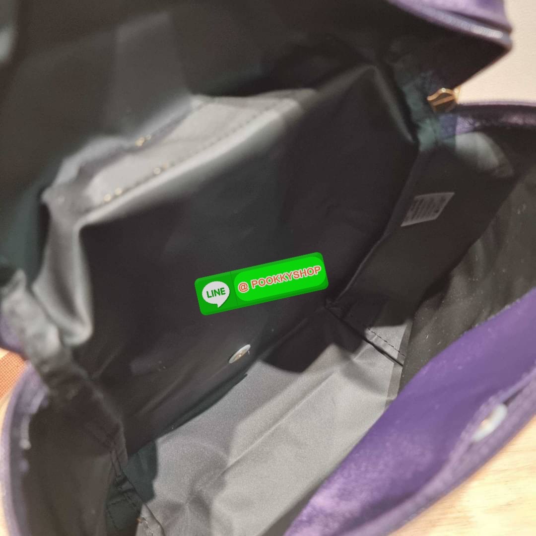 Longchamp le pliage original backpack 🔆 Details สวยคลาสสิคต้องไม่พลาด กับกระเป๋าสะพายทรงเป้ ขนาดกำลังดี น้ำหนักเบา ดีไซน์เรียบง่าย แต่ดูแพง ปากกระเป๋าออกแบบให้มีฝาปิดและซิปแน่นหนา สายสะพายสามารถปรับใช้ตามชอบ ภายในโล่งกว้าง จุของได้สบายๆ พกพาไปไหนก