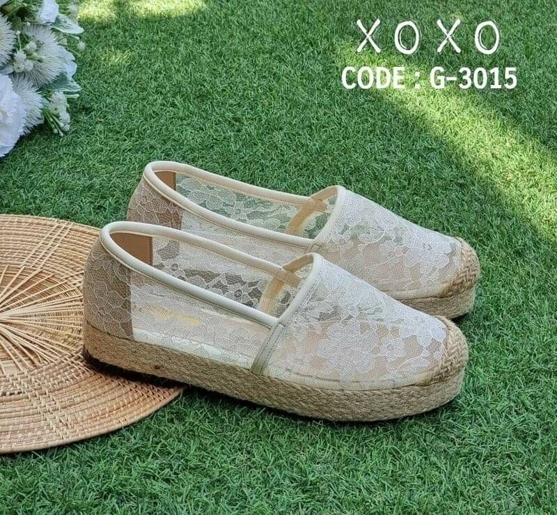 สินค้าพร้อมส่ง คัชชู ผ้าลูกไม้ ซีทู มีส้นเล็กน้อย กำลังใส่สบาย ส้นเสมอ น้ำหนักเบา แมทส์ชุดง่าย